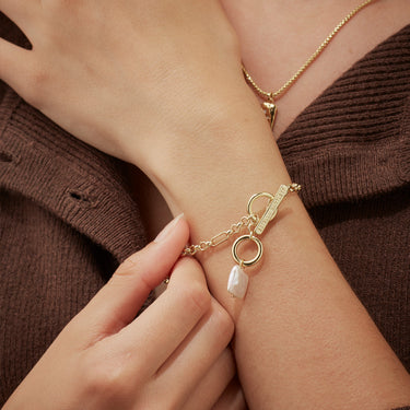 Square Baroque pearl T Bar Bracelet - Gold